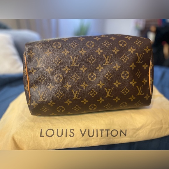 Louis Vuitton Vintage Monogram Canvas Speedy 30 Satchel.